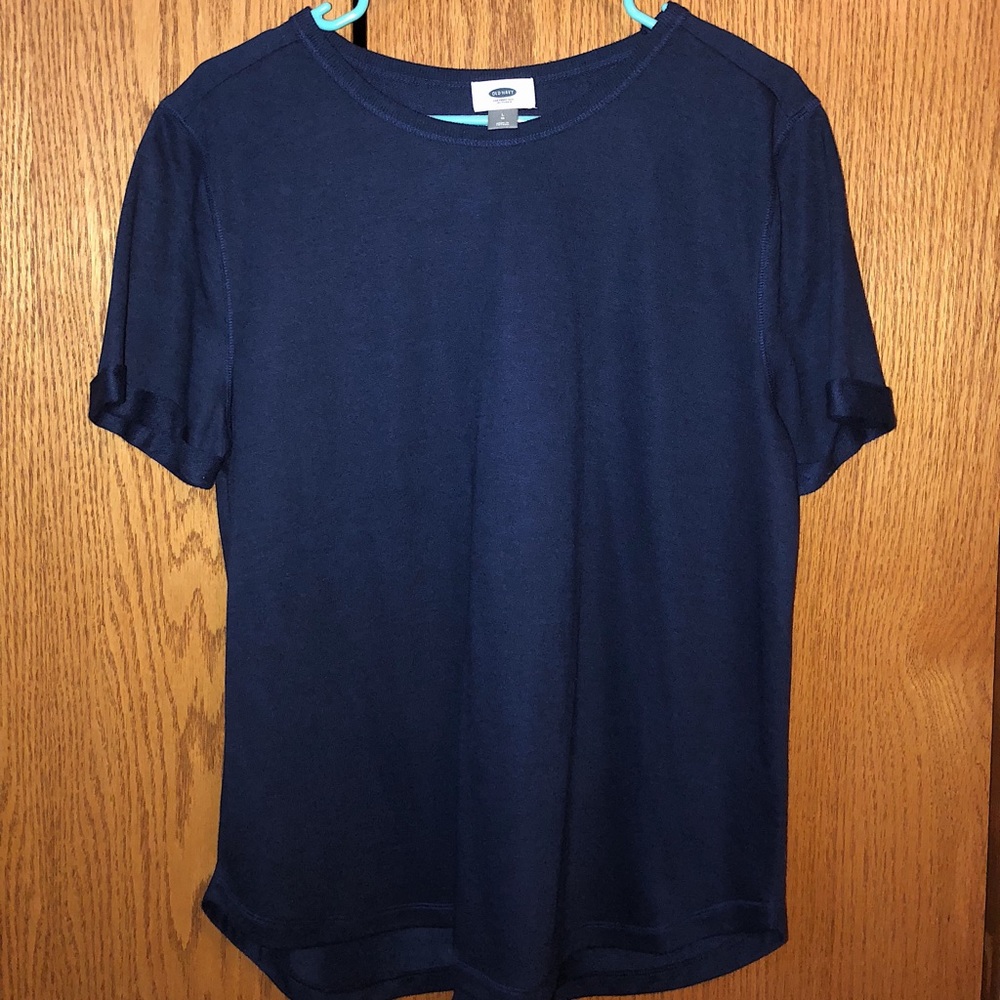 Old Navy navy blue t shirt. Size large!!